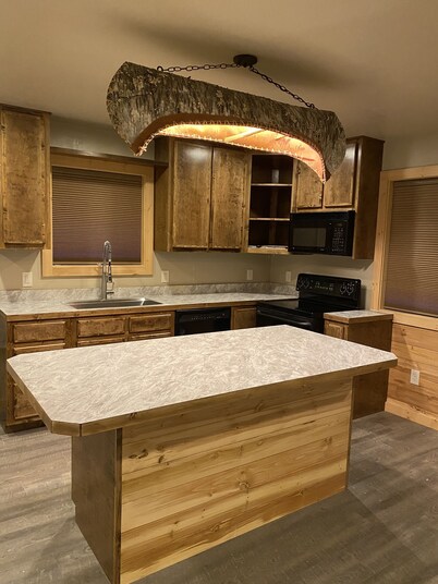 Cabin with peekaboo views of Glacier Park