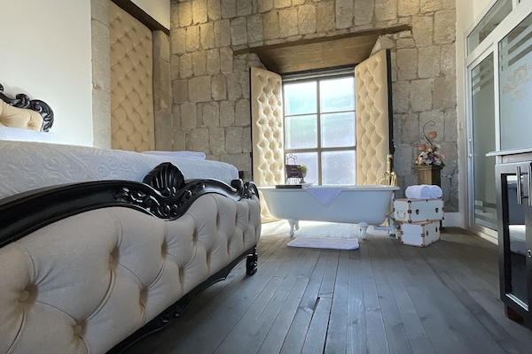 Presidential Studio Suite, 1 Bedroom | Bathroom | Shower, rainfall showerhead, hair dryer, heated floors