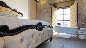 Presidential Studio Suite, 1 Bedroom | Egyptian cotton sheets, premium bedding, Select Comfort beds