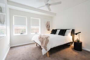 4 bedrooms, iron/ironing board, WiFi, bed sheets