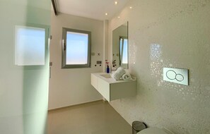 Douche, sèche-cheveux