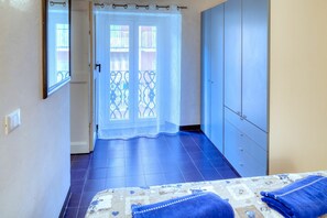 1 bedroom, iron/ironing board, travel cot, free WiFi - Studio Ivana: apartment for 3, in the centre of Levanto, 200m from beach (Levanto)