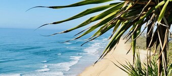 OCEAN VIEWS - POOL - WALK TO BEACH & SHOPS