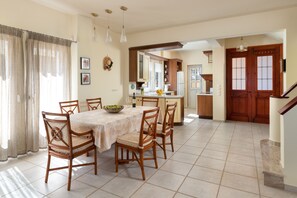 Luxury Villa | Dining room