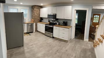 House, 5 Bedrooms, Patio | Interior