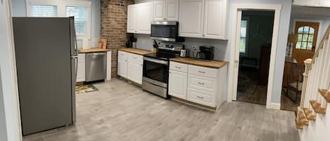 House, 5 Bedrooms, Patio | Interior