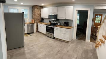 House, 5 Bedrooms, Patio | Interior
