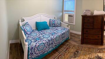 House, 5 Bedrooms, Patio