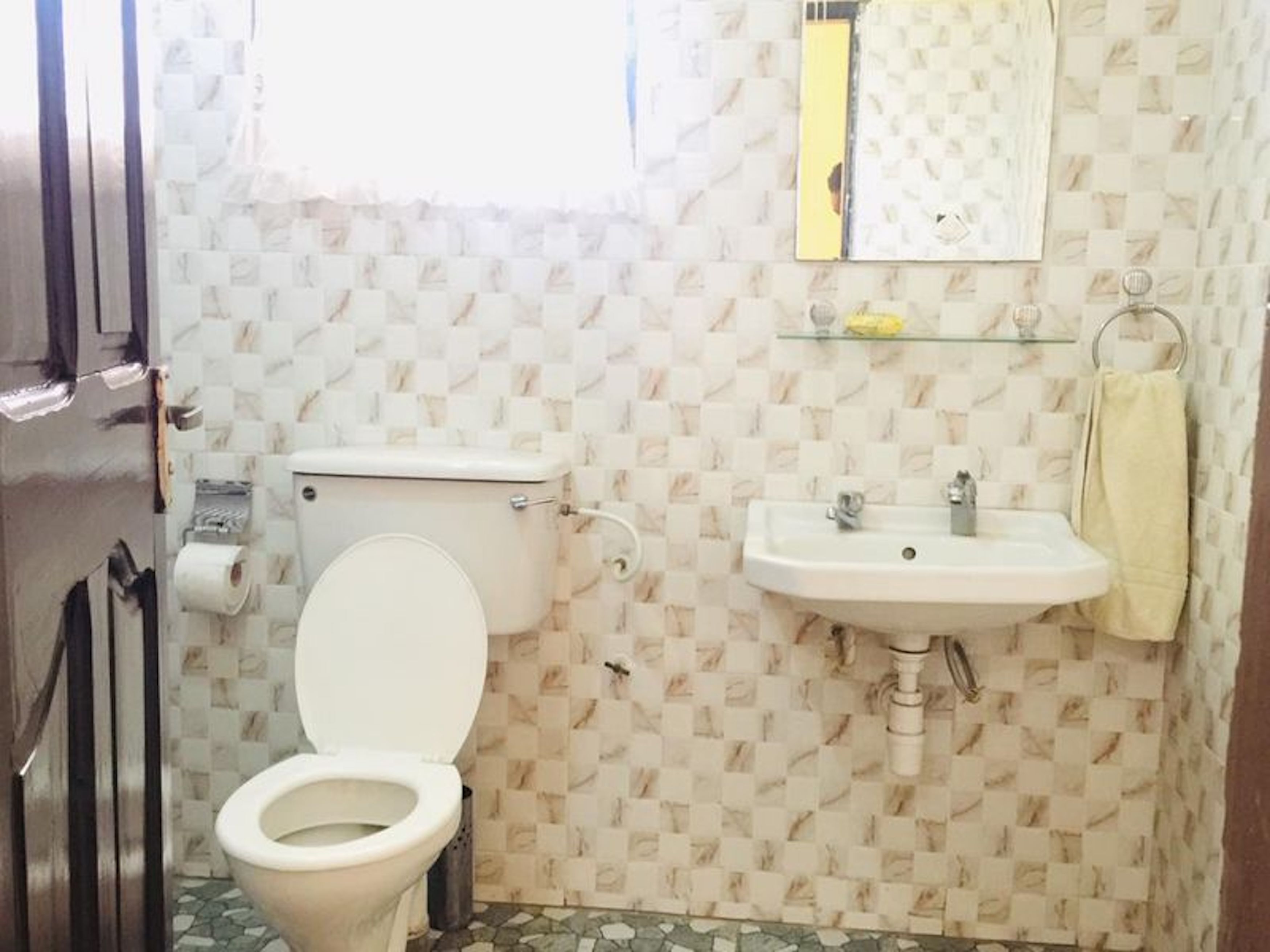 Photo - Room-single Room - Ground Floor in Accra