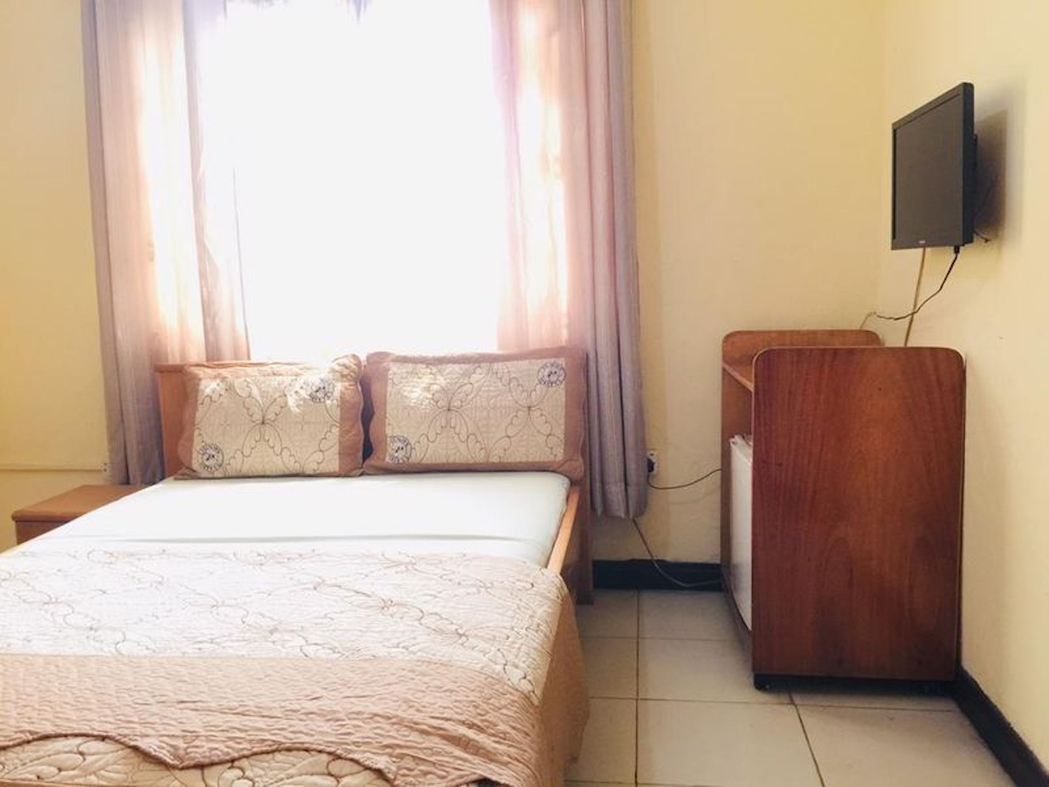 Photo - Room-single Room - Ground Floor in Accra