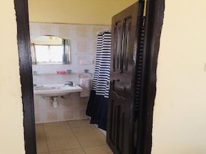 Bathroom - Room-double Room With Garden View (Accra)
