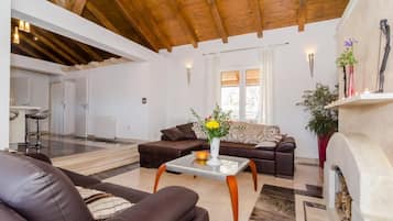 Villa (Four Bedroom Apartment - Balconies an) | Living room | TV