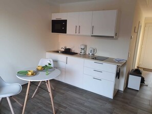 Fridge, microwave, coffee/tea maker, electric kettle