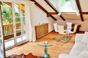 TV, fireplace, DVD player, stereo