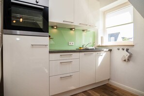 Kühlschrank, Mikrowelle, Ofen, Geschirrspüler