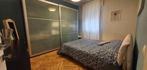 2 bedrooms, iron/ironing board, WiFi, bed sheets