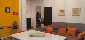 TV - Complete apartment adjacent to historic center (Modena)