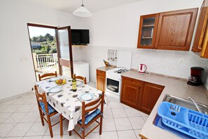 Apartment (Two Bedroom Apartment -Terrace and Se) | Private kitchen | Fridge - Apartment Classic Korčula  (Korcula)