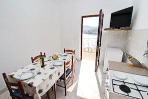 Apartment (Two Bedroom Apartment -Terrace and Se) | In-room dining - Apartment Classic Korčula  (Korcula)
