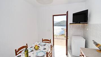 Apartment (Two Bedroom Apartment -Terrace and Se) | In-room dining