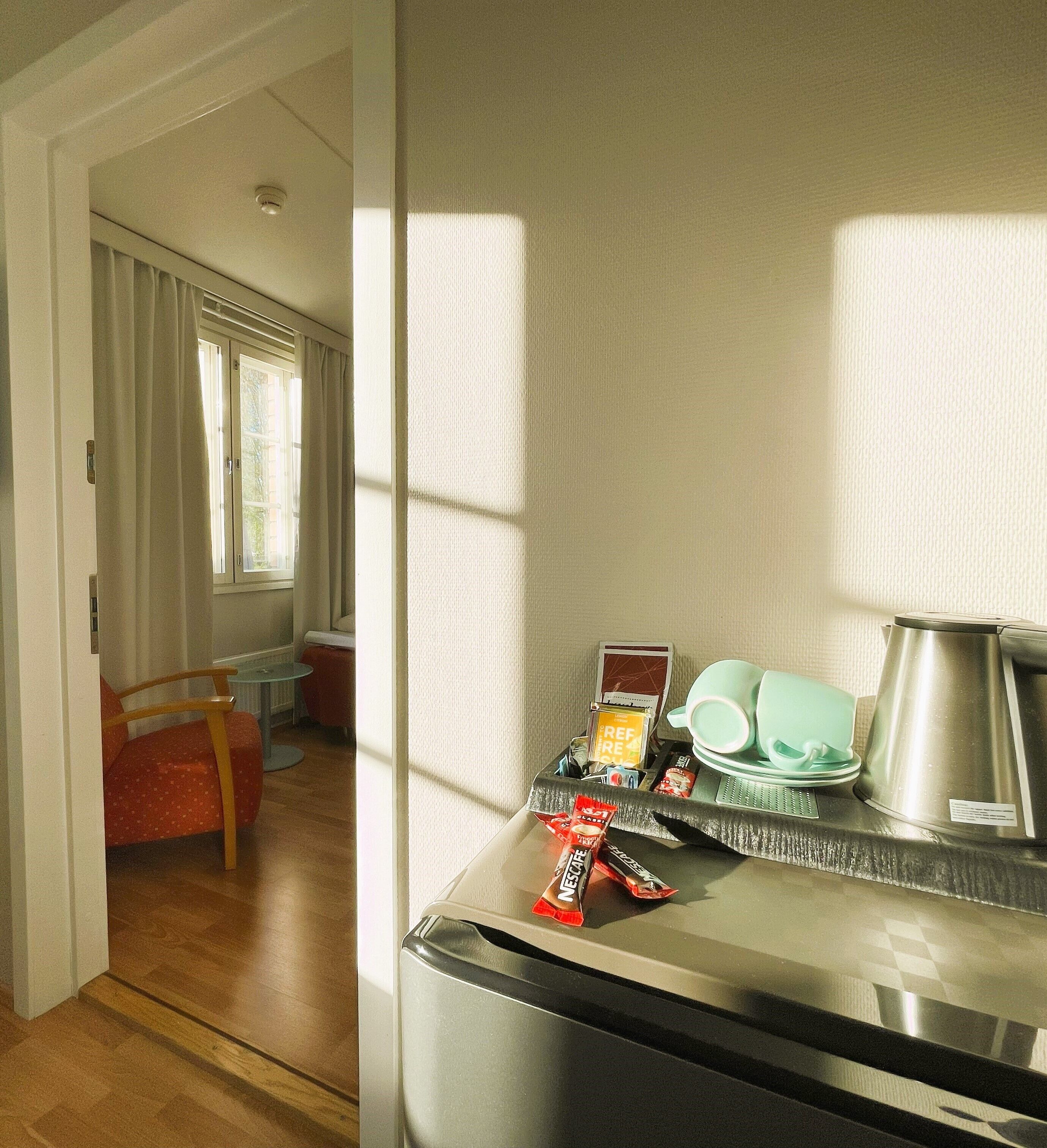 family room, 2 bedrooms, 2 bathrooms | 2 bedrooms, hypo-allergenic bedding, minibar, desk