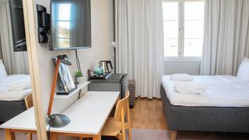 Comfort-huone | 2 makuuhuonetta, allergiatestatut vuodevaatteet, minibaari, työpöytä