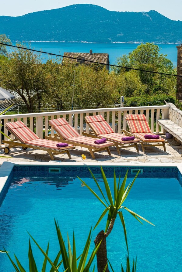 Villa (Three-Bedroom Villa with Swimming Poo) | Terrasse/patio