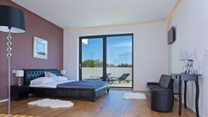 5 habitaciones, tabla de planchar con plancha, wifi y ropa de cama