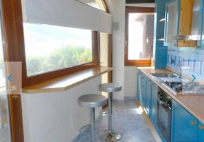 Pentole/stoviglie/utensili, tavolo da pranzo