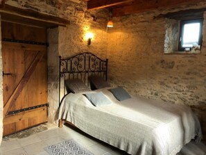1 bedroom, free WiFi, bed sheets - THE BREAD OVEN (Saint Médard)