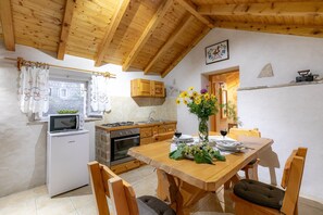 Lägenhet (One Bedroom Apartment - Patio and Gar) | Interiör