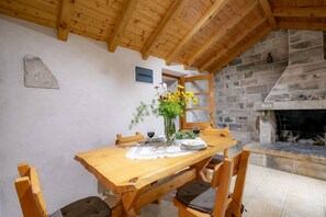 Lägenhet (One Bedroom Apartment - Patio and Gar) | Interiör