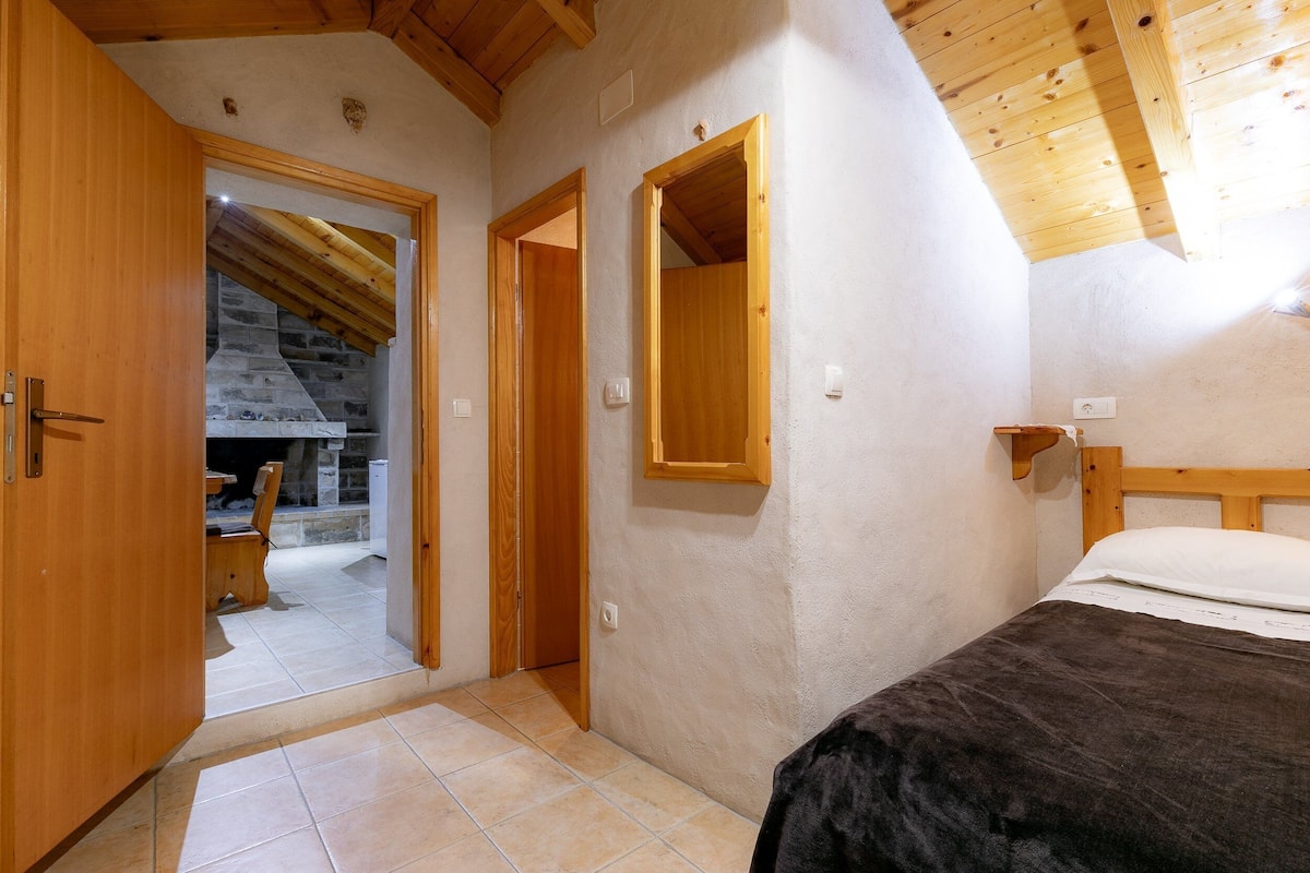 Appartement (One Bedroom Apartment - Patio and Gar) | 1 chambre, lit parapluie, Wi-Fi