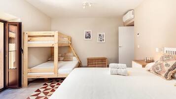 1 soveværelse, skrivebord, strygejern/strygebræt, weekendseng