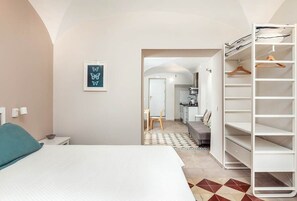 1 bedroom, iron/ironing board, travel cot, free WiFi