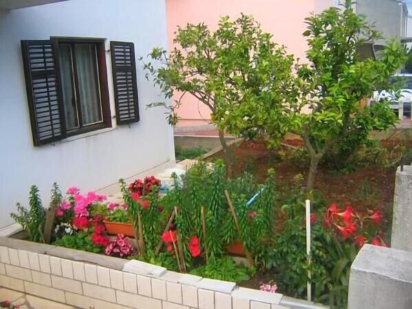 Huoneisto (Two Bedroom Apt with Balcony) | Puutarha