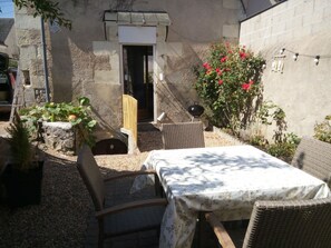 تناول الطعام بالخارج