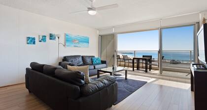 Oceanic 2 - On Main Beach!