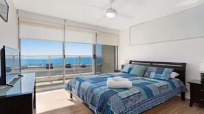 2 bedrooms, iron/ironing board, WiFi, bed sheets - Oceanic 2 - On Main Beach! (Forster)