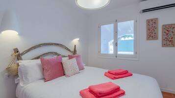 2 bedrooms, iron/ironing board, travel cot, free WiFi