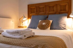 3 habitaciones, tabla de planchar con plancha, wifi y ropa de cama 