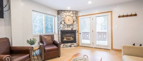 TV, fireplace, offices