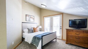5 slaapkamers, een strijkplank/strijkijzer, reisbedje, wifi