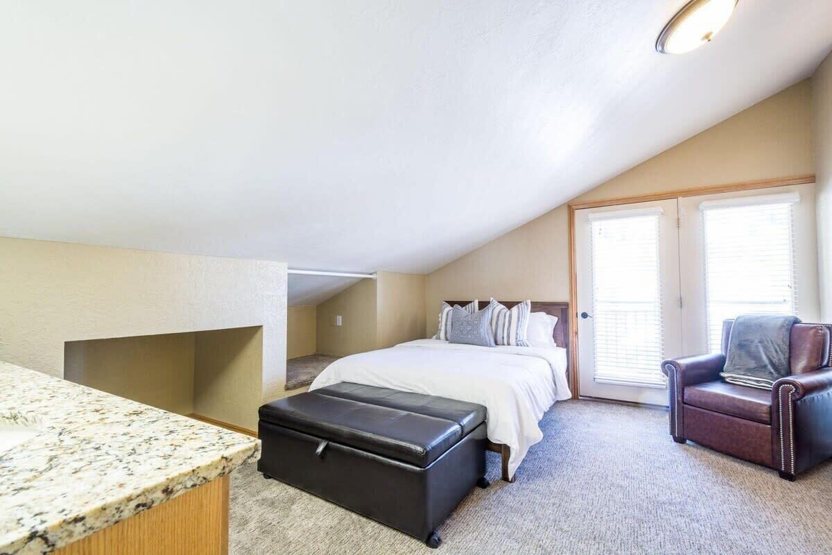 5 habitaciones, tabla de planchar con plancha, cuna de viaje y wifi 