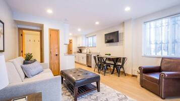 TV, fireplace, offices