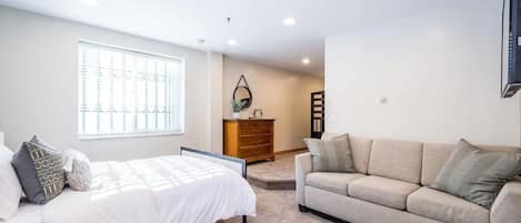 2 habitaciones, tabla de planchar con plancha, cuna de viaje y wifi