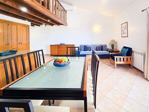 Dining - Prainha Loft Apartment (Alvor)