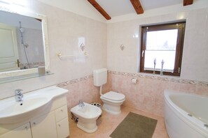 A bathroom with a sink, bidet, toilet, and bathtub. - Family vacation home in a quiet location not far from Porec (Stranici kod Nove Vasi)