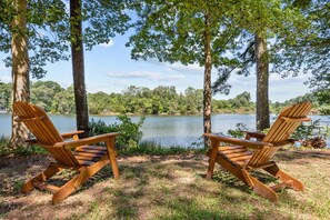 Property grounds - Inviting Waterfront Cottage on Cedar Creek (Onancock)