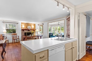 Fridge, microwave, oven, stovetop - Inviting Waterfront Cottage on Cedar Creek (Onancock)
